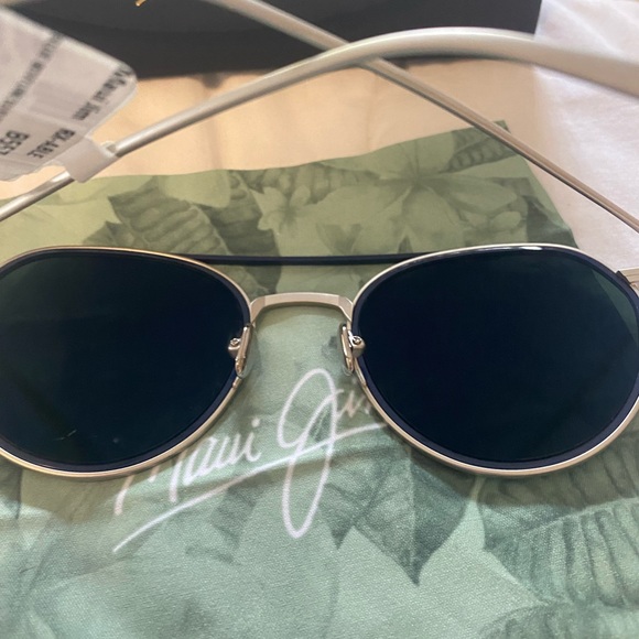 BOWLINE
Polarized Fashion Sunglasses - Picture 4 of 8